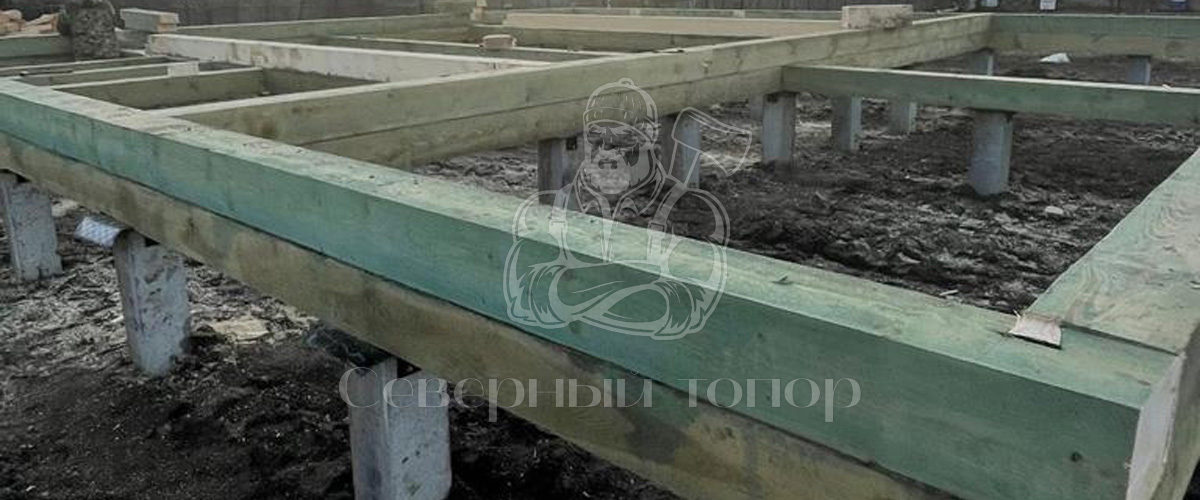 Как защитить нижний венец сруба из бруса от гниения и плесени?