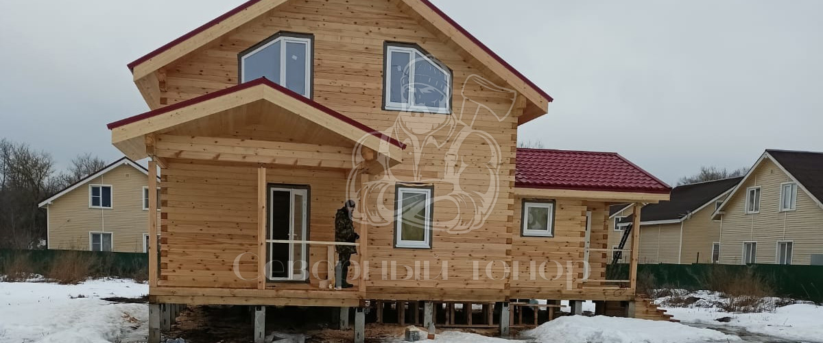 Металлопластиковые и алюминиевые двери со стеклопакетом в доме из бруса