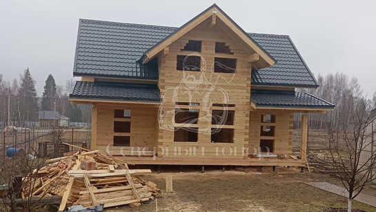 Что лучше: дом из бруса или бревна?
